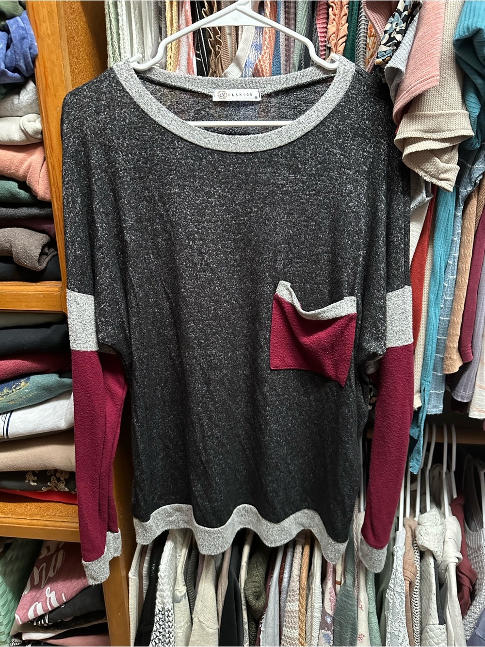 Women's Charcoal & Burgundy Contrast Pocket Knit Pullover